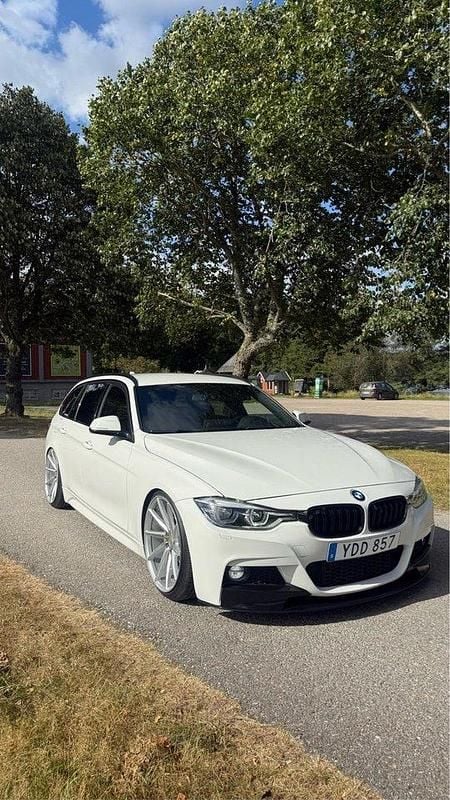 Vit Begagnad 2016 BMW 320 M Sport Kombi | 165 000 kr (Lite dyr) - Bild 1/4