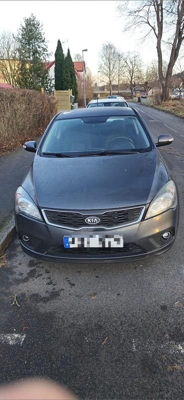 Begagnad Kia ProCeed 128 HK (94 kW) 2011 Halvkombi