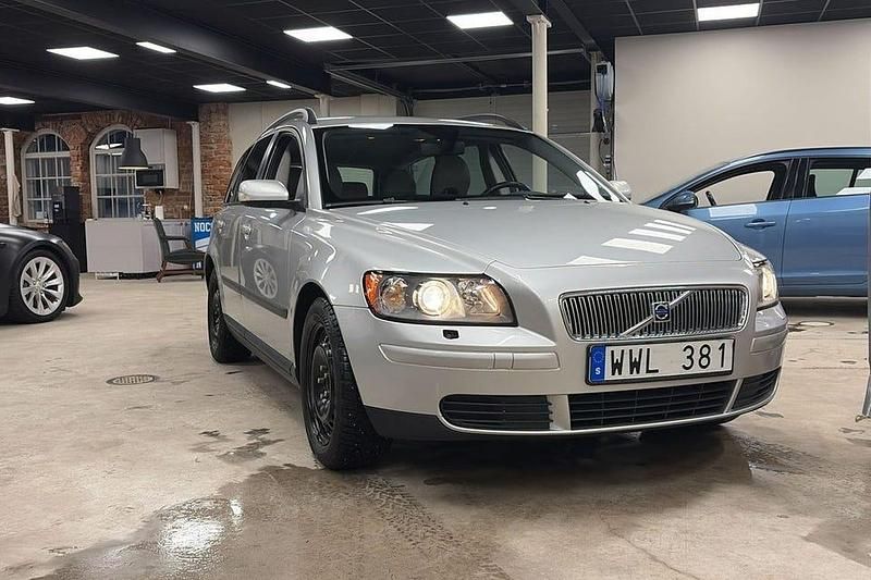 Begagnad Volvo V50 140 HK (102 kW) 2006 Grå Kombi