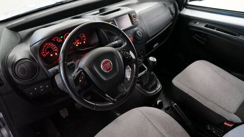 Begagnad Fiat Fiorino 96 HK (70 kW) 2018 Grå Minibuss