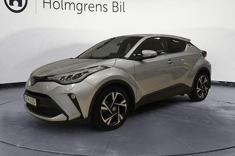 Silver Begagnad 2022 Toyota C-HR Executive SUV | 299 000 kr (Marknadspris) - Bild 1/4