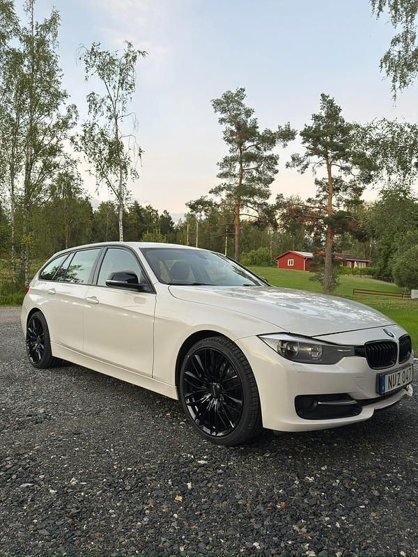 Begagnad BMW 320 184 HK (135 kW) 2013 Kombi