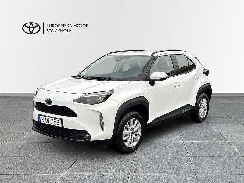 Vit Begagnad 2023 Toyota Yaris Cross Active SUV | 259 900 kr (Marknadspris) - Bild 1/4