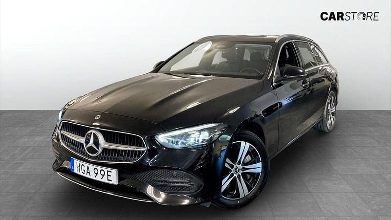 Svart (black) Begagnad 2022 Mercedes C300e Kombi | 399 900 kr (Lite dyr) - Bild 1/4