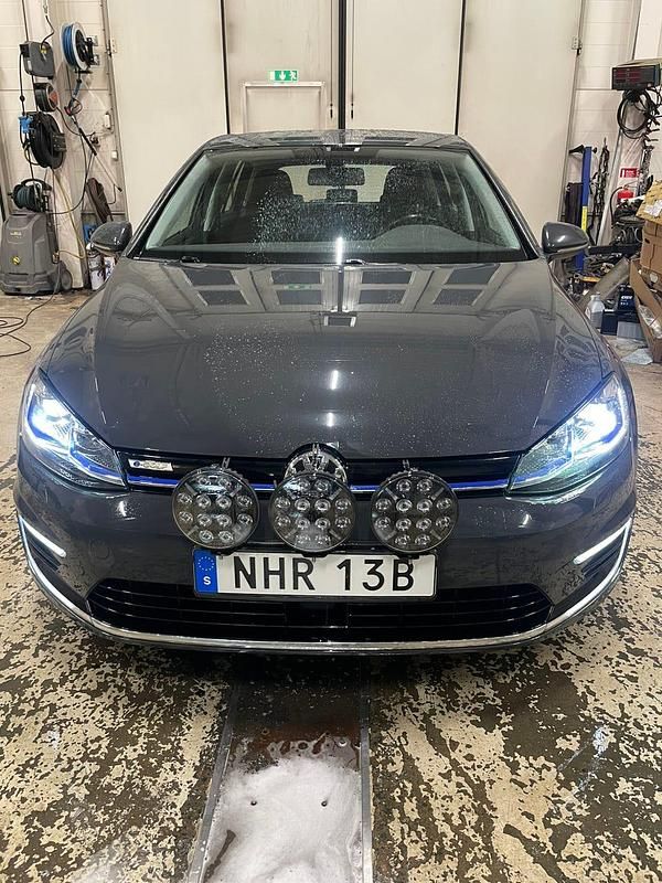 Begagnad 2020 VW e-Golf Halvkombi | 185 000 kr (Lite dyr) - Bild 1/4