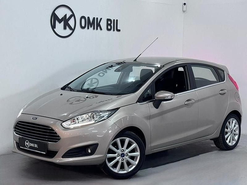 Begagnad Ford Fiesta Titanium 101 HK (74 kW) 2016 Brun Halvkombi