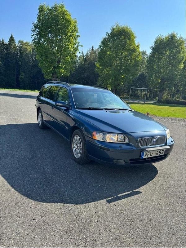 Blå Begagnad 2005 Volvo V70 Kinetic Kombi | 37 000 kr (Marknadspris) - Bild 1/4