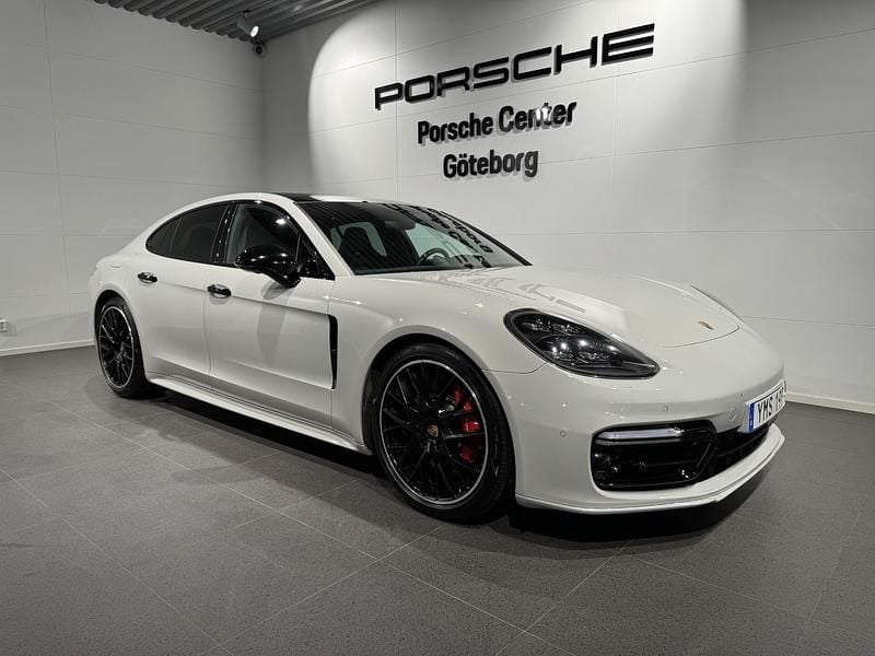 Grå (grey) Begagnad 2019 Porsche Panamera Turbo Sedan | 799 000 kr - Bild 1/4