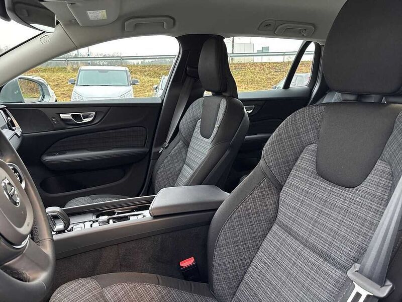 Begagnad 2024 Volvo V60 CC Kombi | 434 500 kr (Marknadspris) - Bild 1/4