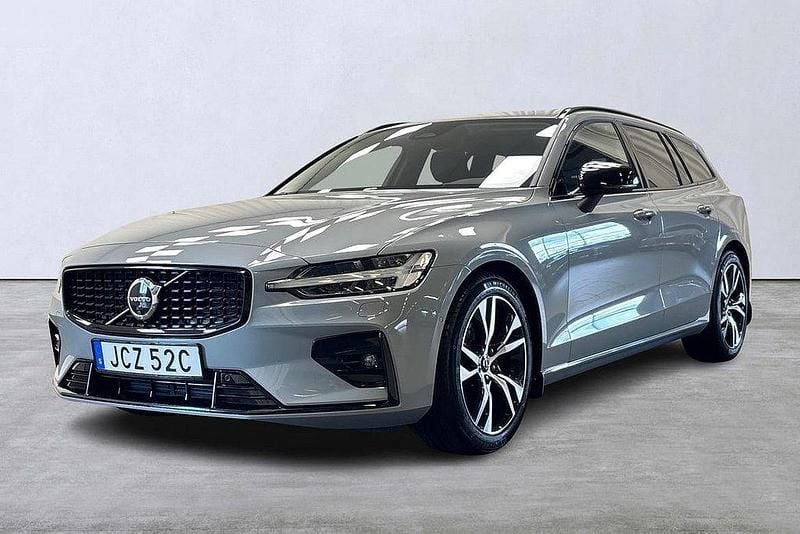 Grå Begagnad 2024 Volvo V60 Plus Kombi | 399 900 kr (Marknadspris) - Bild 1/4