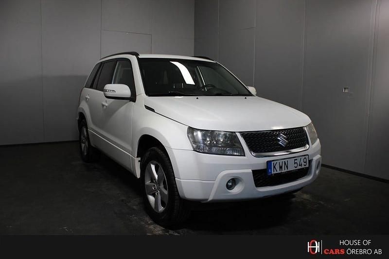 Vit Begagnad 2010 Suzuki Grand Vitara SUV | 59 900 kr (Marknadspris) - Bild 1/4
