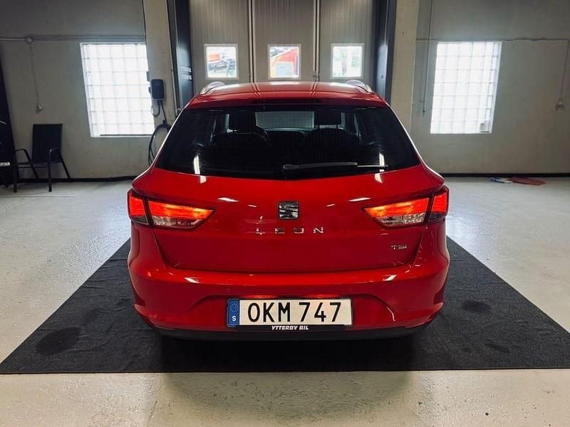Begagnad Seat Leon ST Style 111 HK (81 kW) 2016 Röd Kombi