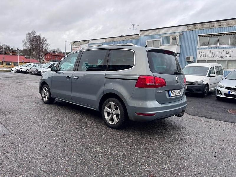 Begagnad VW Sharan 140 HK (102 kW) 2014 Grå Minibuss