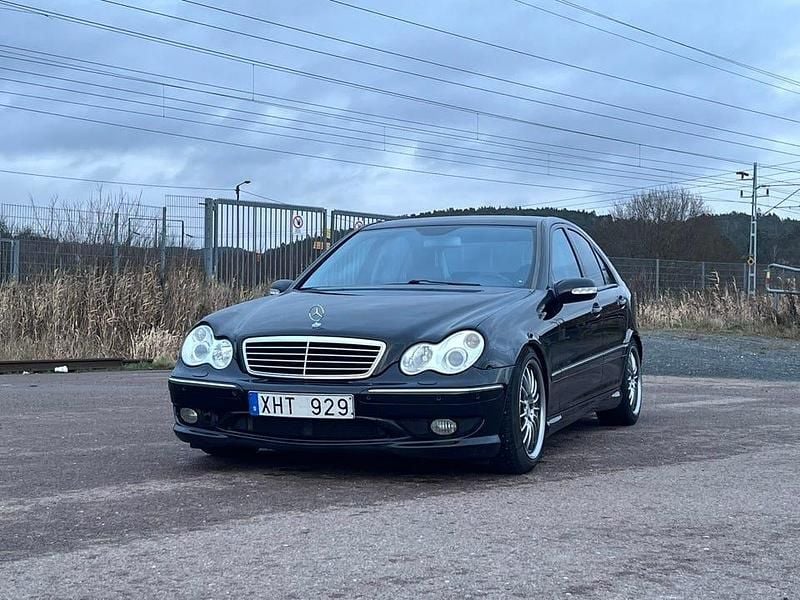 Obsidian black Begagnad 2002 Mercedes C32 AMG AMG Sedan | 100 000 kr - Bild 1/4