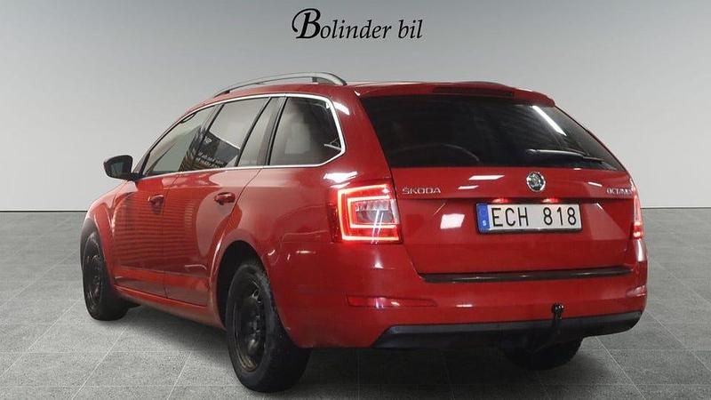 Begagnad Skoda Octavia Ambition 105 HK (77 kW) 2013 Röd Halvkombi