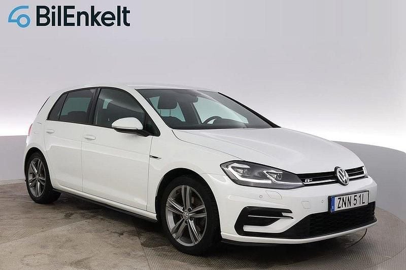 Vit Begagnad 2019 VW Golf VIII R-line Halvkombi | 214 900 kr (Marknadspris) - Bild 1/4