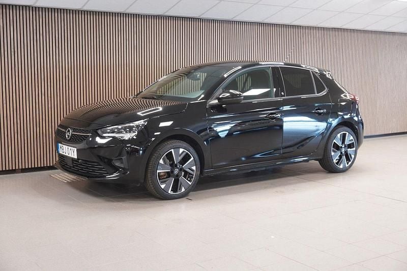 Svart Begagnad 2022 Opel Corsa-e Halvkombi | 209 700 kr (Marknadspris) - Bild 1/4