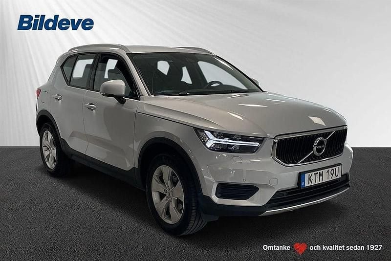 Silver Begagnad 2022 Volvo XC40 Momentum SUV | 309 900 kr (Bra pris) - Bild 1/4