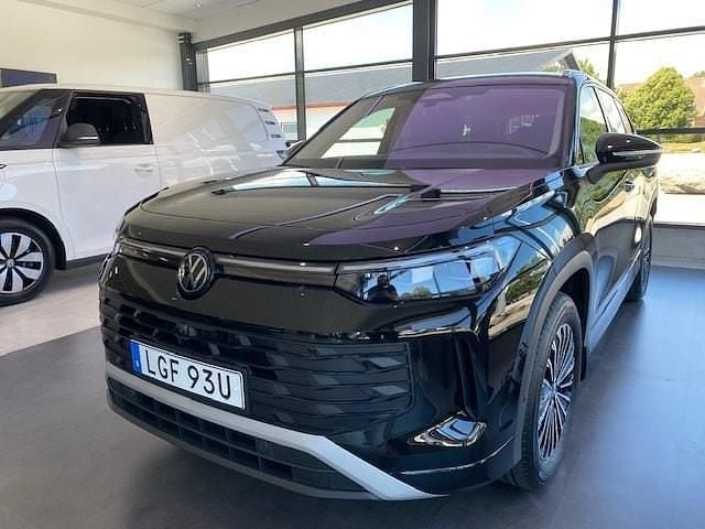 Svart Ny 2025 VW Tayron Life SUV | 643 800 kr - Bild 1/4