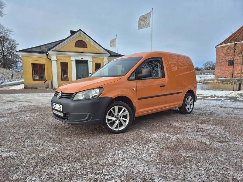 Begagnad VW Caddy 75 HK (55 kW) 2012 Orange Minibuss
