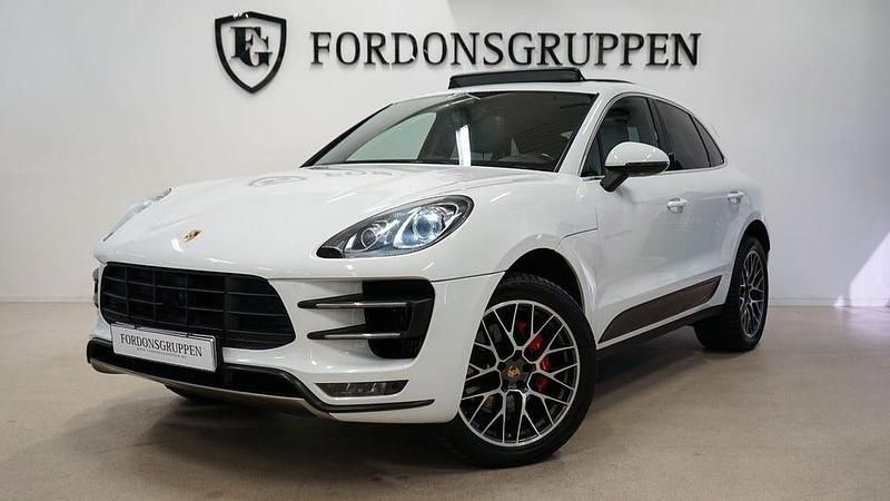 Vit Begagnad 2014 Porsche Macan Turbo SUV | 359 800 kr (Marknadspris) - Bild 1/4