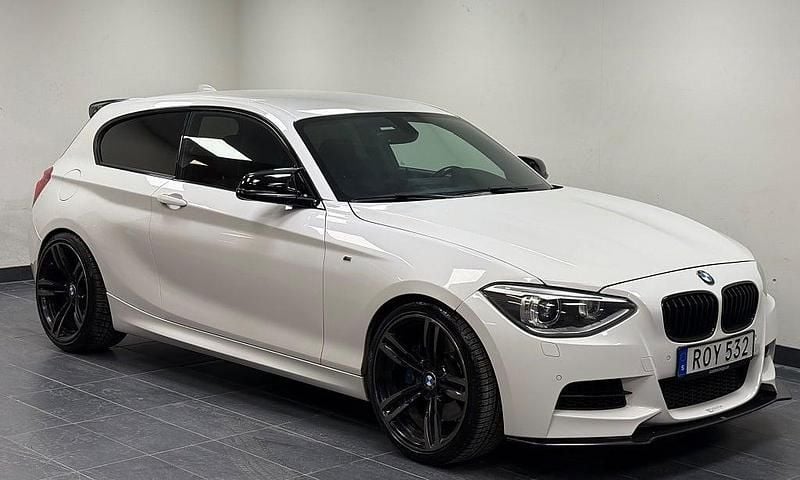 Begagnad BMW M135 Comfort Edition 320 HK (235 kW) 2012 Vit Halvkombi