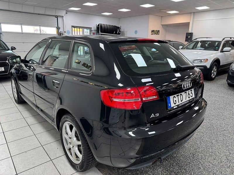 Begagnad Audi A3 Attraction 105 HK (77 kW) 2011 Svart Halvkombi