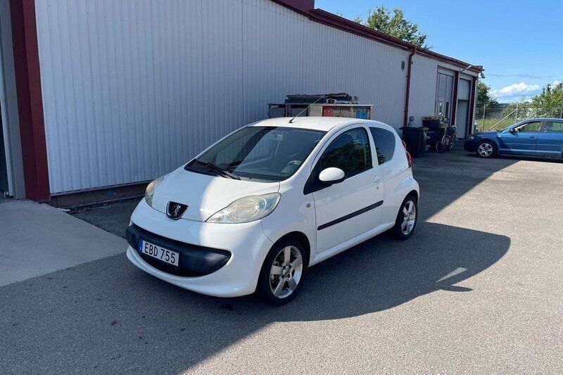 Vit Begagnad 2007 Peugeot 107 Halvkombi | 22 500 kr (Marknadspris) - Bild 1/4