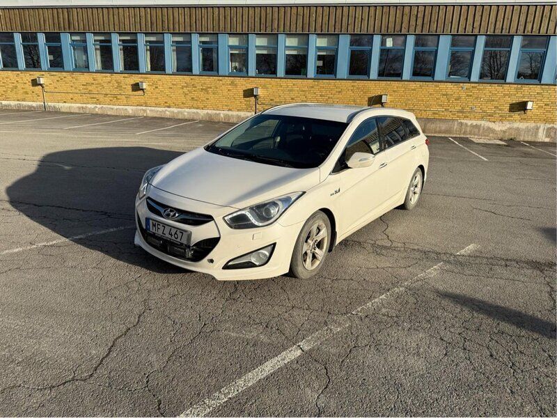 Vit Begagnad 2012 Hyundai i40 Kombi | 60 000 kr (Lite dyr) - Bild 1/4
