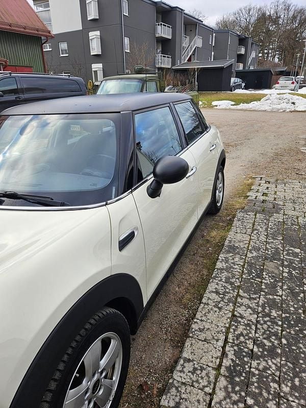 Begagnad Mini ONE 102 HK (75 kW) 2017 Halvkombi