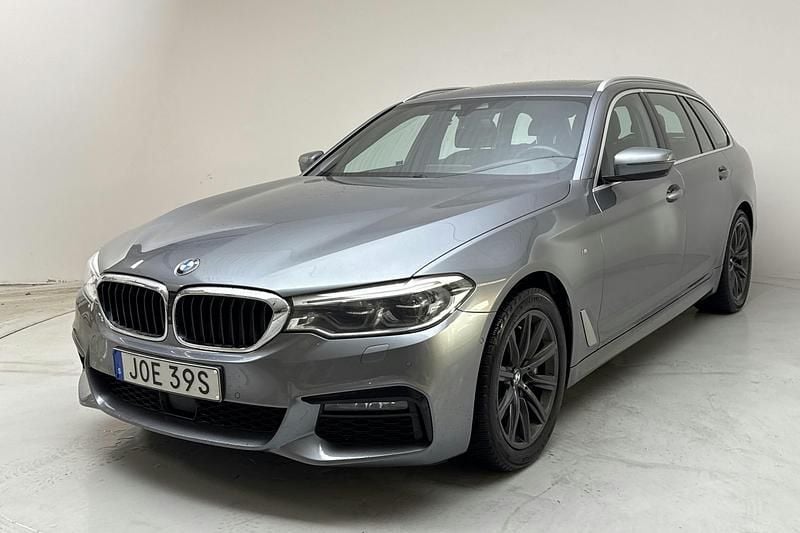 Blå Begagnad 2019 BMW 530 Comfort Edition Kombi | 265 000 kr (Superpris) - Bild 1/4