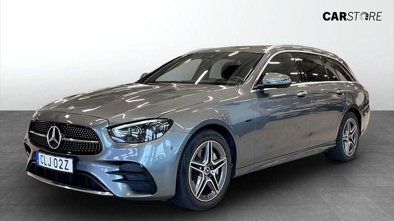 Grå Begagnad 2021 Mercedes E300 AMG line Kombi | 429 900 kr (Marknadspris) - Bild 1/4