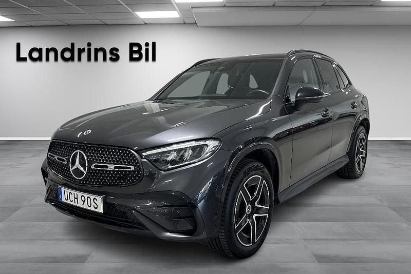 Grå Begagnad 2023 Mercedes GLC300e AMG line SUV | 619 900 kr (Bra pris) - Bild 1/4