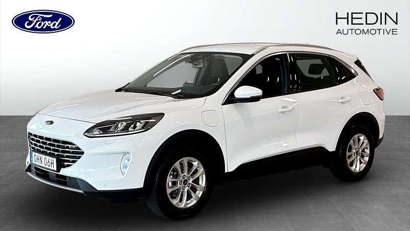Frozen white Begagnad 2022 Ford Kuga Titanium SUV | 269 900 kr (Marknadspris) - Bild 1/4