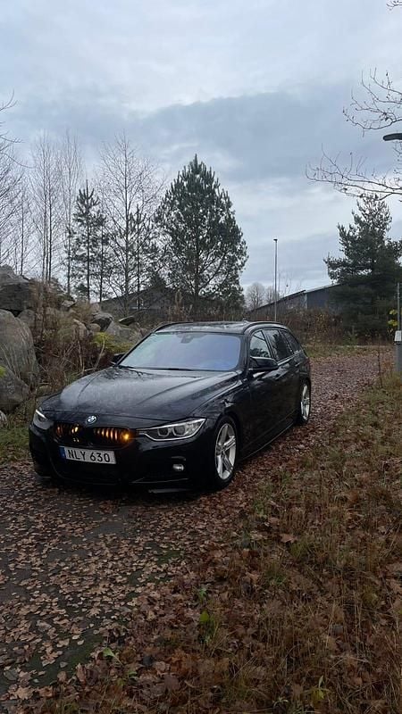 Begagnad 2013 BMW 330 Kombi | 150 000 kr - Bild 1/4