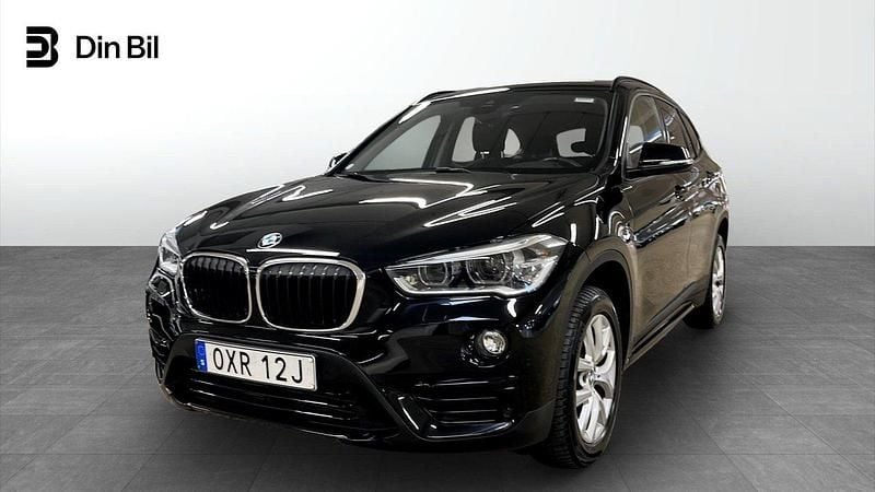 Svart Begagnad 2019 BMW X1 Sport Line SUV | 239 900 kr (Superpris) - Bild 1/4