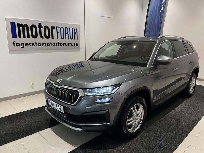 Grå Begagnad 2022 Skoda Kodiaq Style SUV | 269 000 kr (Marknadspris) - Bild 1/4