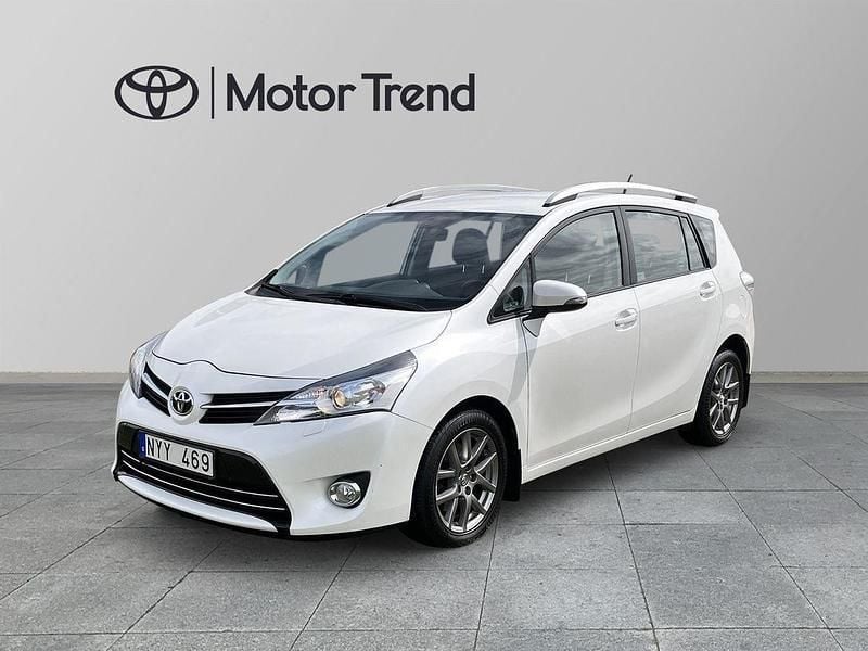 Vit Begagnad 2013 Toyota Verso Minibuss | 124 500 kr (Marknadspris) - Bild 1/4