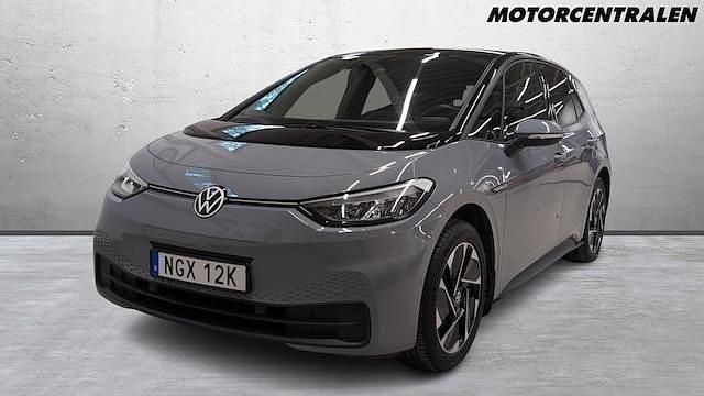 Grå Begagnad 2023 VW ID.3 Pro Performance Halvkombi | 309 000 kr (Marknadspris) - Bild 1/4