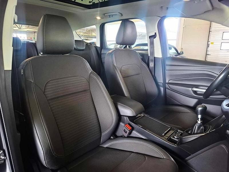 Begagnad Ford Kuga Titanium 150 HK (110 kW) 2017 Grå SUV