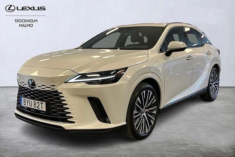 Vit Begagnad 2024 Lexus RX450h+ Executive Line SUV | 769 000 kr (Marknadspris) - Bild 1/4
