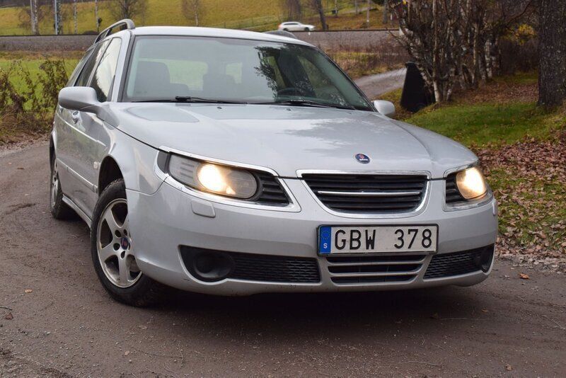 Ljusgrå (grå) Begagnad 2008 Saab 9-5 Kombi | 37 000 kr - Bild 1/4