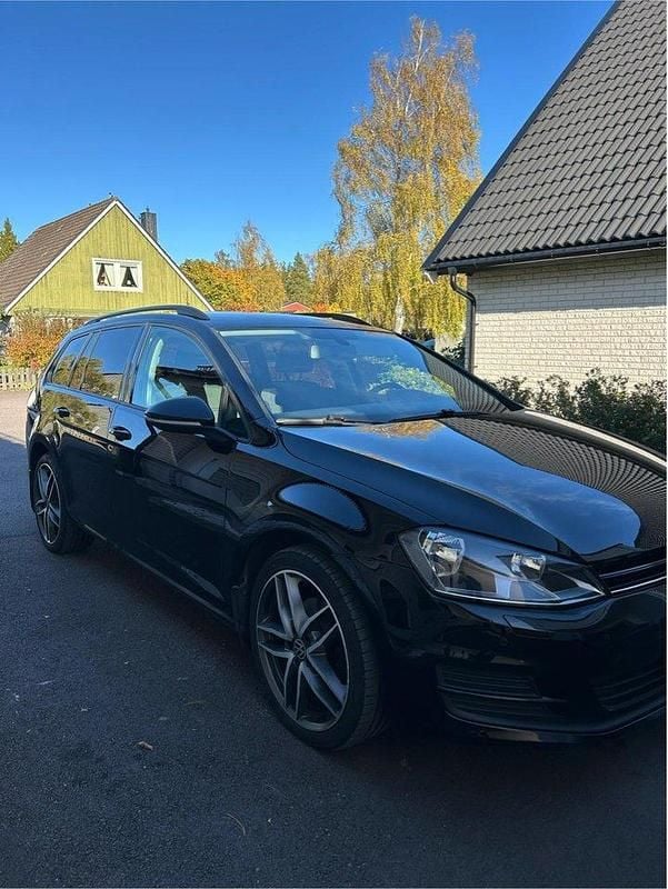Svart Begagnad 2015 VW Golf VII Kombi | 129 000 kr (Lite dyr) - Bild 1/4