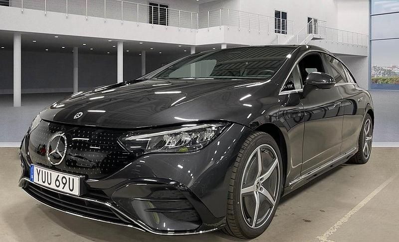 Grå Begagnad 2024 Mercedes EQE350 Sedan | 579 000 kr - Bild 1/4