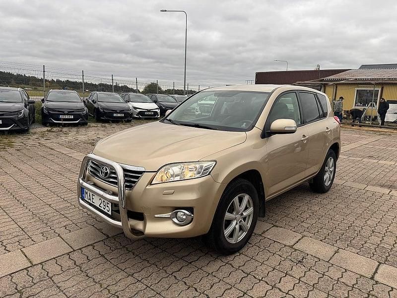 Ljusbrun Begagnad 2011 Toyota RAV4 Executive SUV | 129 900 kr (Marknadspris) - Bild 1/4