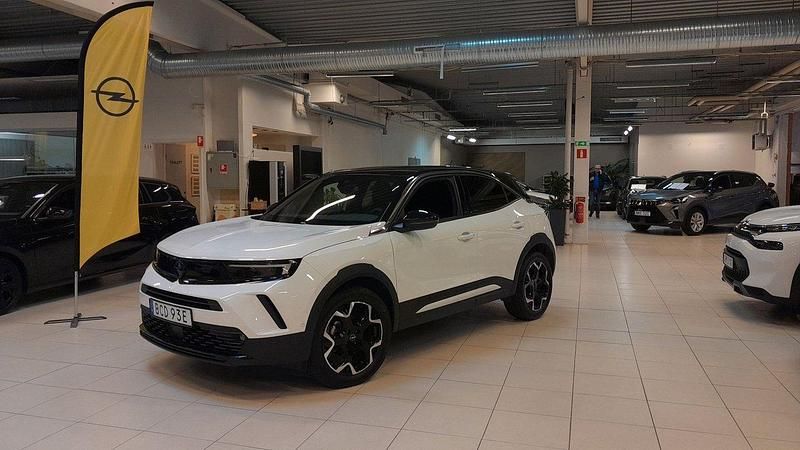 Vit Begagnad 2024 Opel Mokka Ultimate SUV | 234 900 kr (Marknadspris) - Bild 1/4