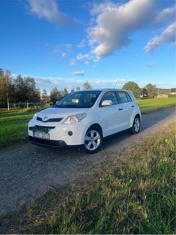Vit Begagnad 2009 Toyota Urban Cruiser SUV | 35 000 kr (Marknadspris) - Bild 1/4
