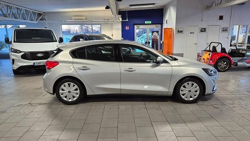 Begagnad Ford Focus Titanium 120 HK (88 kW) 2019 Grå Halvkombi