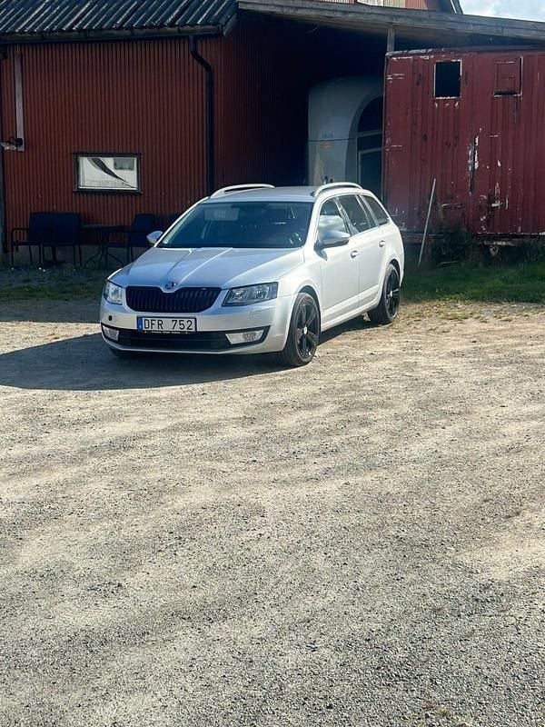 Begagnad Skoda Octavia 105 HK (77 kW) 2014 Kombi