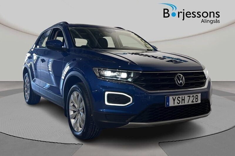 Blå Begagnad 2021 VW T-Roc Beats SUV | 219 900 kr (Marknadspris) - Bild 1/4